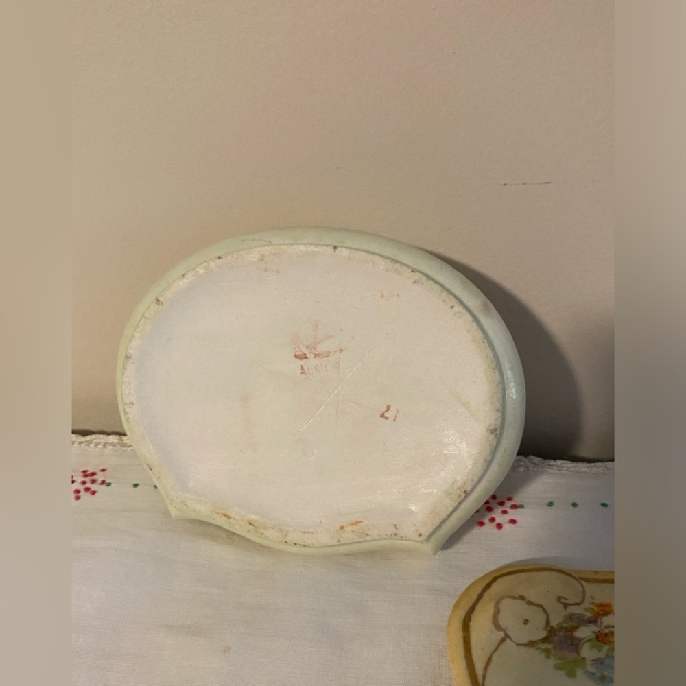 Antique Porcelain Hair receiver - Picture 5 of 14